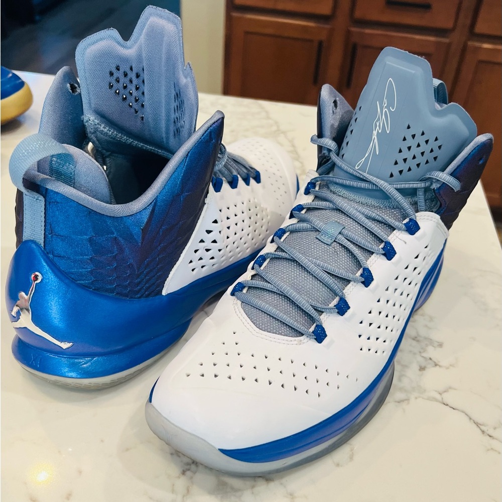 Air Jordan Melo XI  size 13